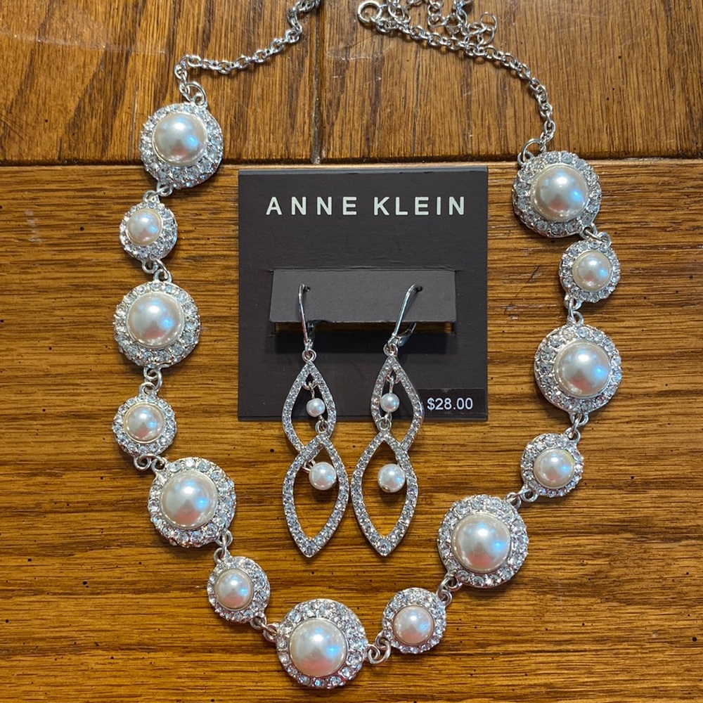 Faux diamond & pearl necklace & earrings